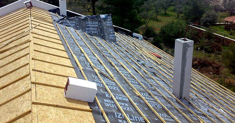 Urla çatı yenileme – su yalıtım örtüsü ve çıtalama